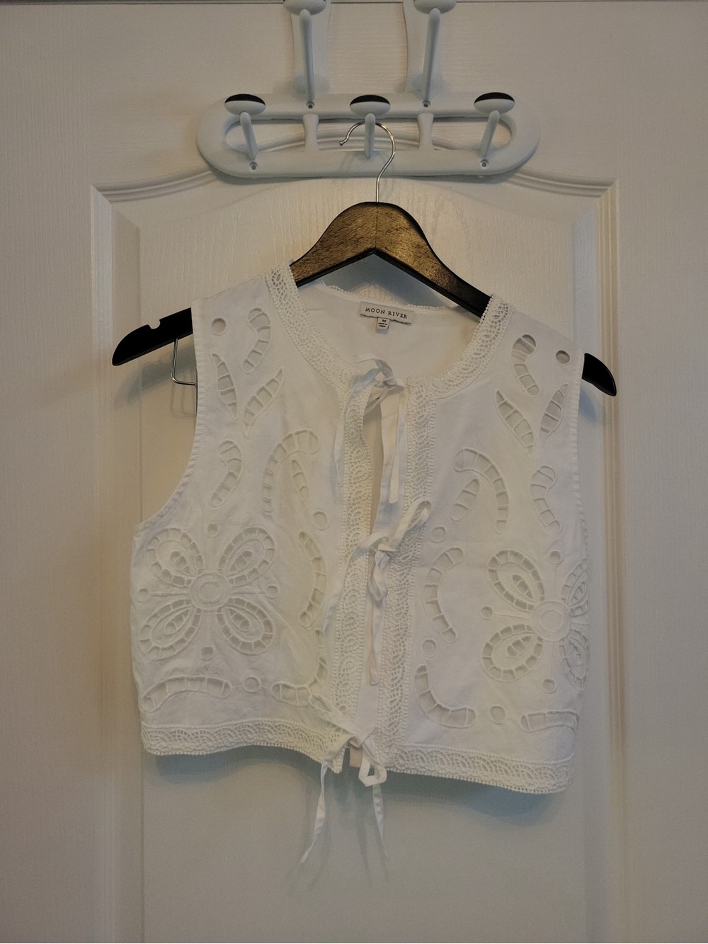 Moon River White Eyelet Tie-Front Sleeveless Cropped Top